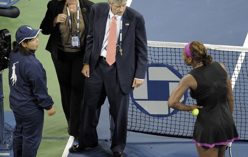 Serena Williams, amendată cu 10.500 $ pentru injurii