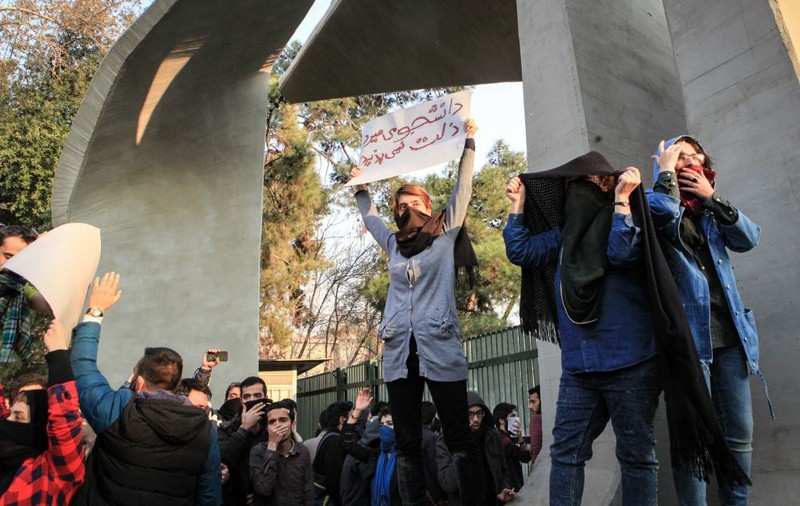 Proteste anti-guvernamentale în Iran. Trei oameni au fost uciși