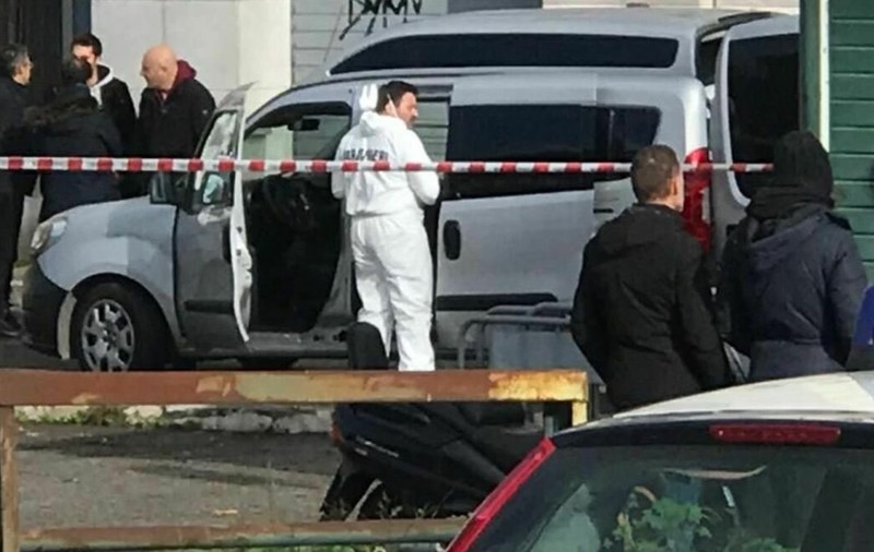 3 morți și 4 răniți, după ce un bărbat a deschis focul la ședința locatarilor unui bloc din Roma. „A închis ușa și a strigat «Vă omor pe toți»”