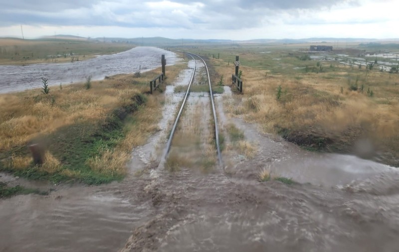 Circulația trenurilor a fost întreruptă între Babadag și Cataloi din județul Tulcea, din cauza inundațiilor