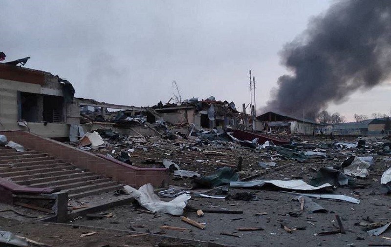 Rusia a lovit cu rachete o bază militară ucraineană la 12 km de granița NATO. Sunt 35 de morți, 134 de răniți