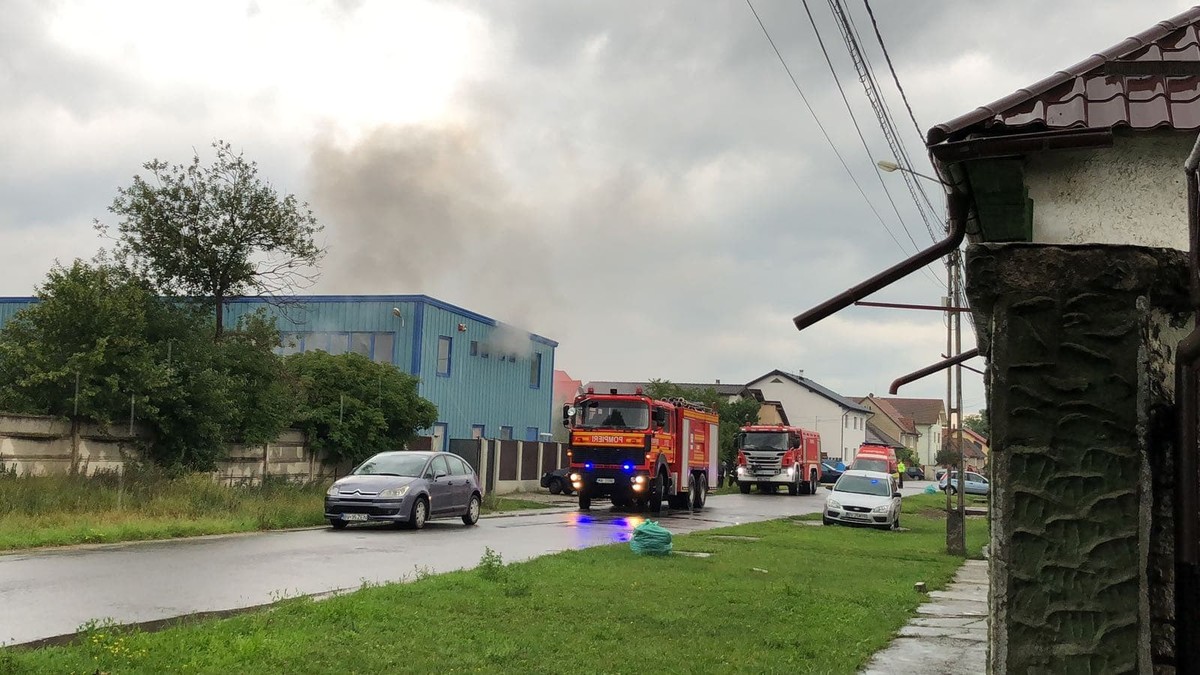 Incendiu la o fabrică de încălţăminte din Hărman, judeţul Braşov