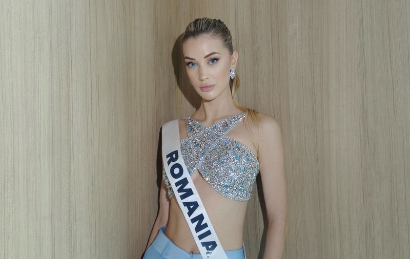 Cătălina Jacob, „îngerul” de la Miss Universe 2025. Românca a impresionat cu rochia aleasă