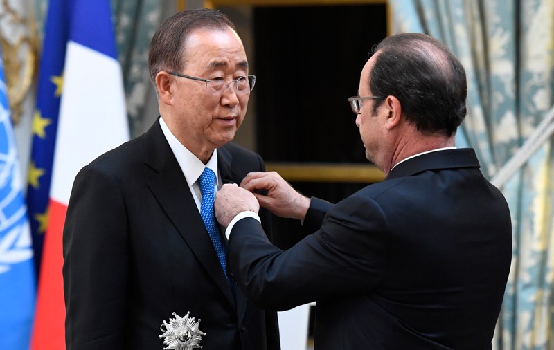 Hollande l-a decorat pe secretarul general ONU cu Legiunea de Onoare