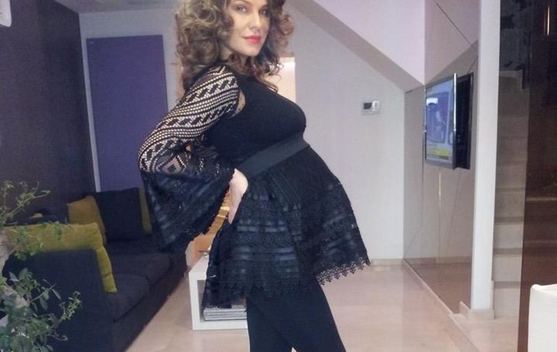 Ce IMAGINE frumoasă! Uite CINE o MÂNGÂIE pe ANNA LESKO pe BURTICĂ!