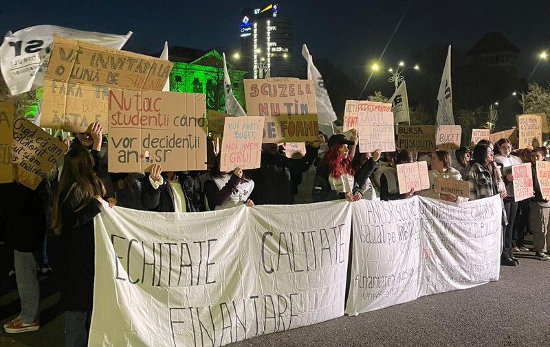 Mihai Dimian, noul ministru al Educației, a apărut în mijlocul studenților care protestau în București față de bugetul pentru învățământ