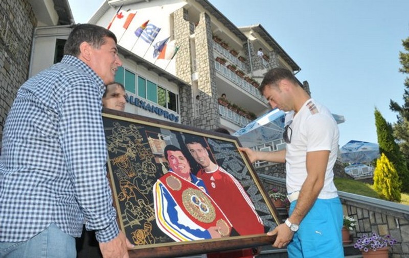 Foto & Video | Campionul Lucian Bute, în vizită la Buşteni