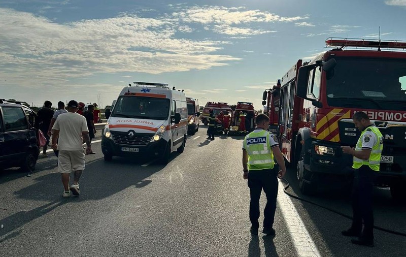 Accident grav pe A3: o mașină cu opt persoane a intrat într-un parapet. Traficul este complet blocat pe sensul către Ploiești