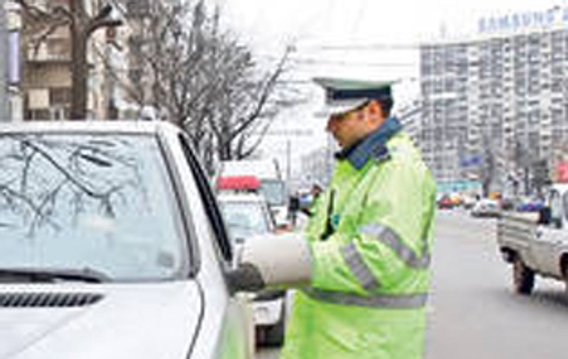 În Mehedinţi, la trei ore un şofer a fost amendat sau a rămas fără permis de conducere