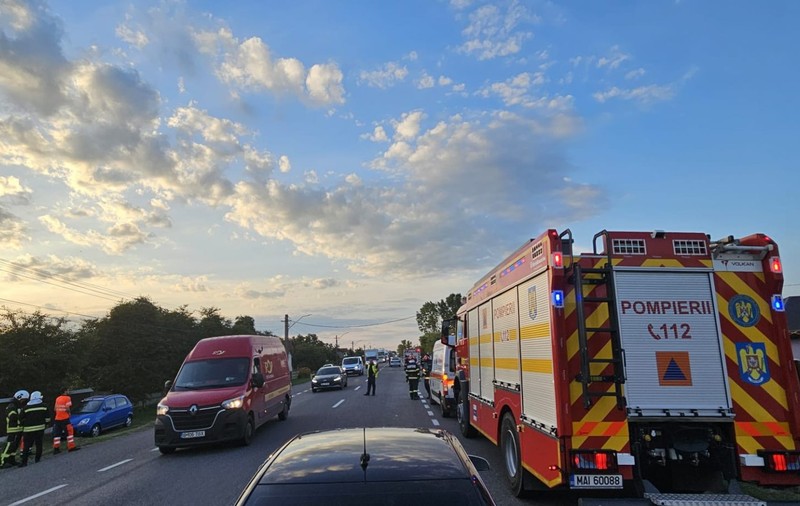 Accident între un autocar şi o mașină, la Hârleşti, în Bacău: cinci răniți și Plan Roşu de Intervenţie