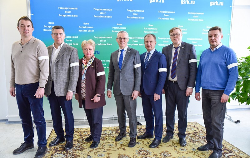 FOTO. De ce au început rușii să-și pună pe rețelele de socializare poze cu o banderolă albă pe braț