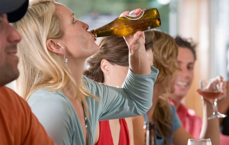 Surpriză de Paşte: mai multe femei în comă alcoolică decât bărbaţi