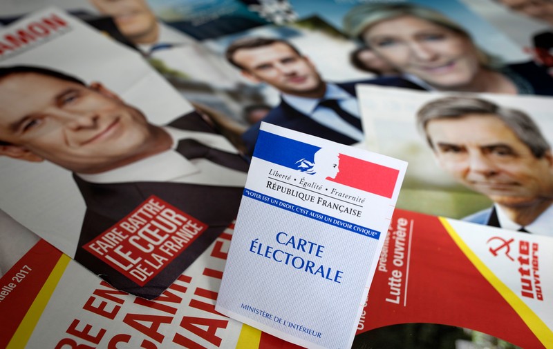 Alegeri prezidențiale în Franța. Rezultate finale: Emmanuel Macron și Marine Le Pen se vor confrunta în turul 2