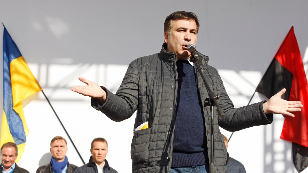 Saakașvili amenință că se aruncă de pe o clădire