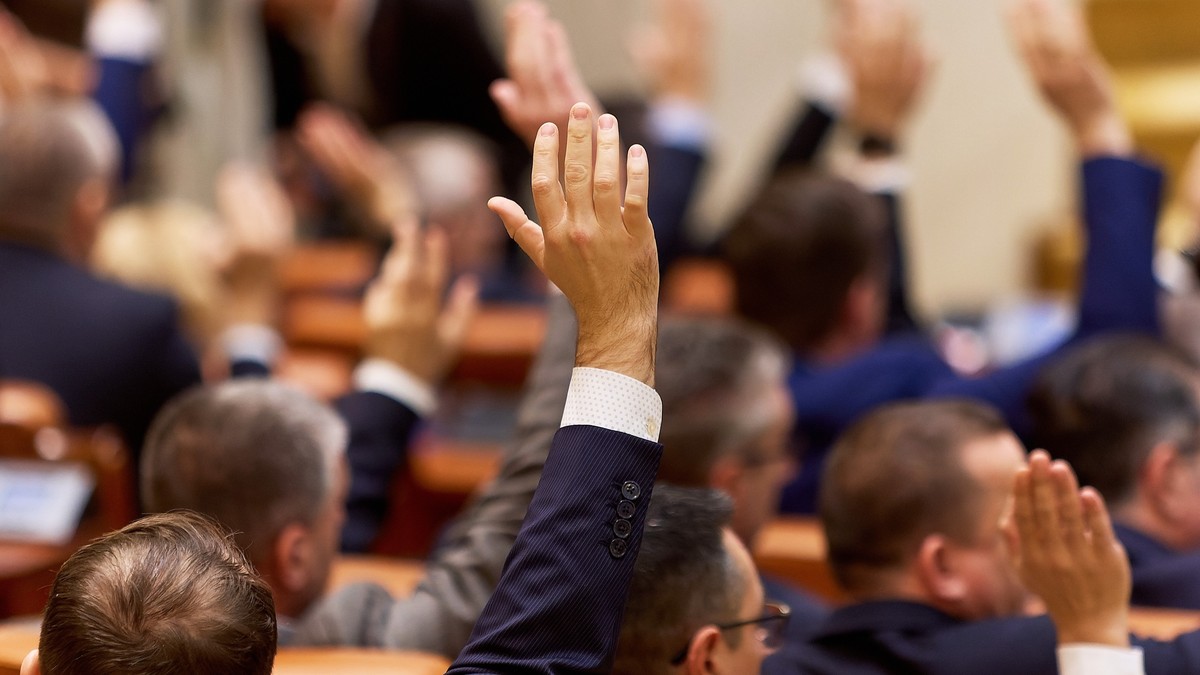 Pentru ca uniforma școlară să devină obligatorie, propunerea trebuie să treacă de Camera Deputaților. Foto: Shutterstock