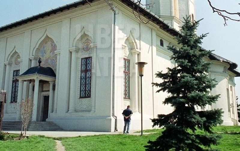 Trasee turistice la mănăstiri, asigurate mâine de RATB