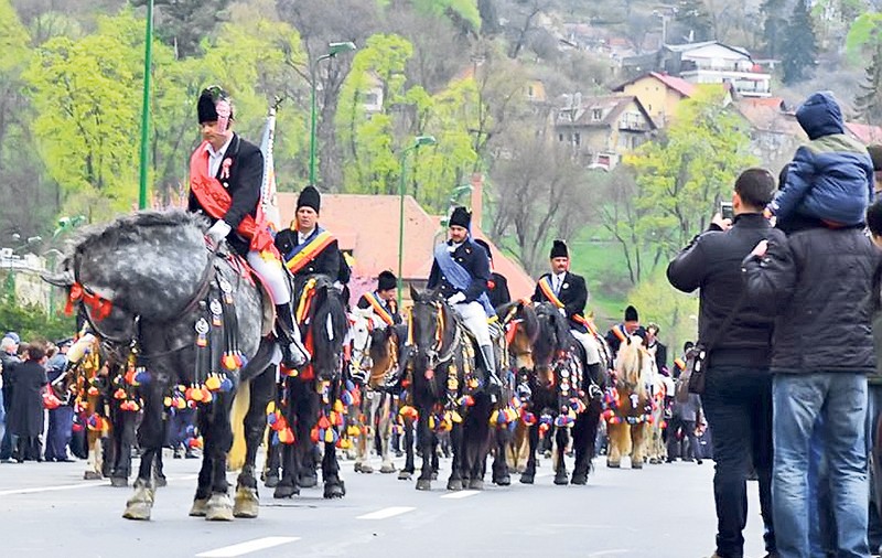 Spectacol pe străzile Brașovului!