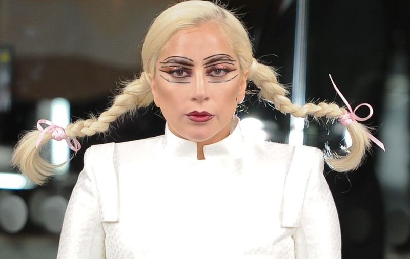 Cum arată Lady Gaga fără machiaj? Cântăreaţa este greu de recunoscut! FOTO