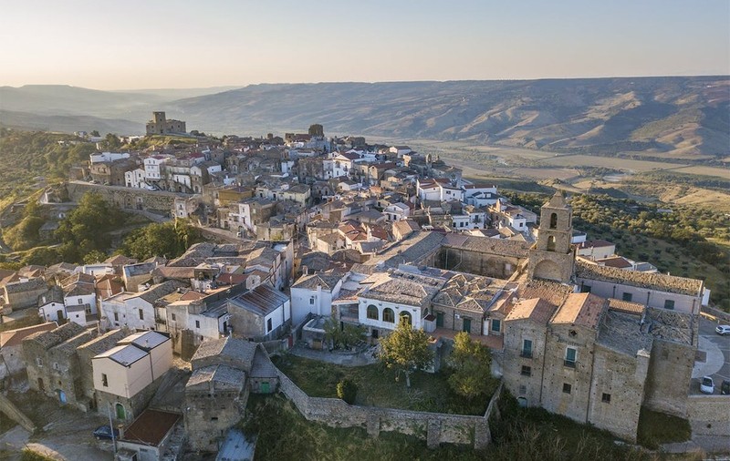 Ofertă de nerefuzat din partea Airbnb: Va plăti oameni să își ia trei luni sabatice pentru a locui în Italia