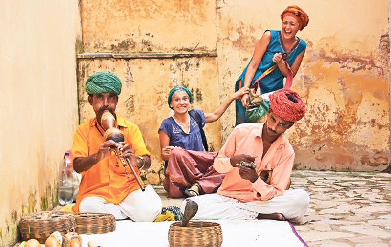 Foto Exclusiv | Dana Rogoz a trăit pe muchie de cuţit în India