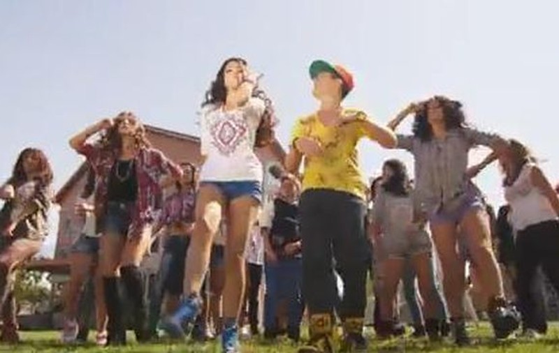 Premieră Libertatea | FRESH KID şi JASMINE SARAJ lansează videoclipul piesei "Merg mai departe" VIDEO
