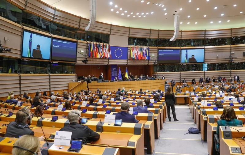 Doi eurodeputați români s-au abținut la votul din PE privind impunerea de noi sancțiuni împotriva Rusiei. Cum au motivat