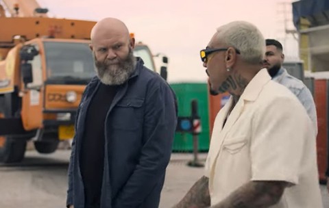Darko Peric și Alex Velea în filmul „Vacanță all inclusive” | Foto: captură YouTube