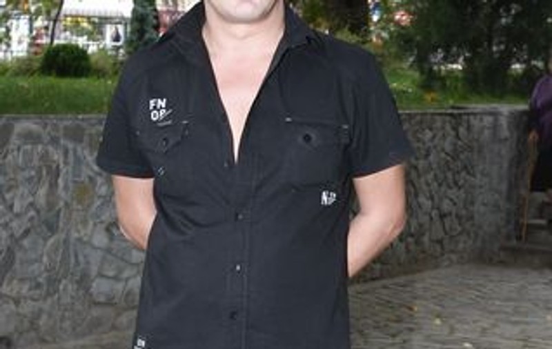 Costin Mărculescu: "Nu-mi iau prezervativele, dar iau tablele în vacanţă"