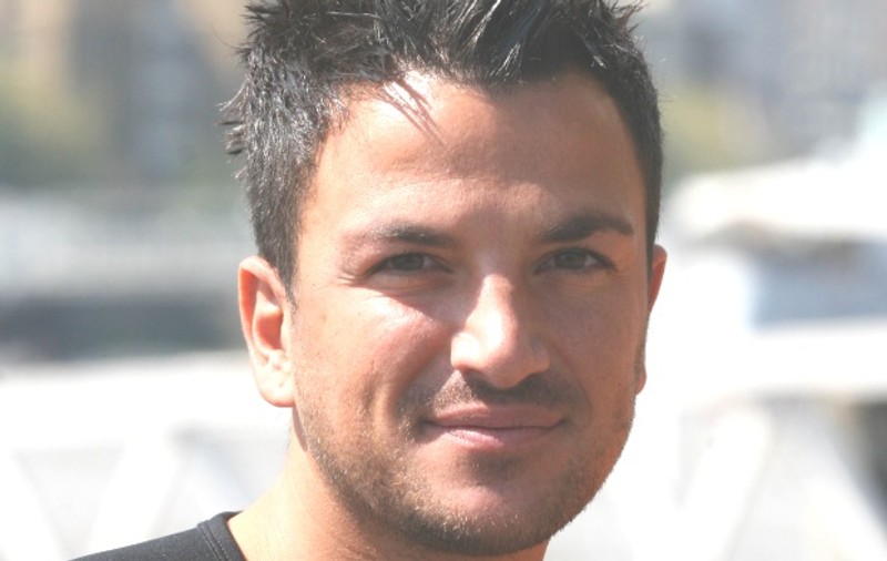 Peter Andre a semnat un contract cu designerul lui Michael