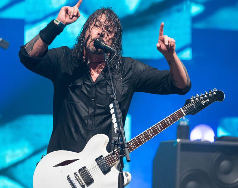 Dave Grohl și-a înșelat soția și recunoaște că are un copil în afara căsniciei: „Fac tot ce pot pentru a recâștiga încrederea”