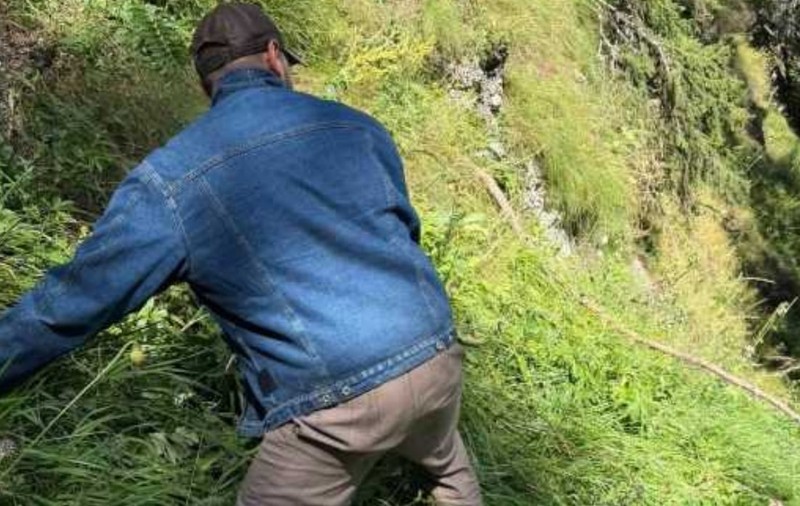 Un turist străin a urcat cu haine și încălțăminte de stradă pe munte, în Bucegi. Au intervenit salvamontiștii