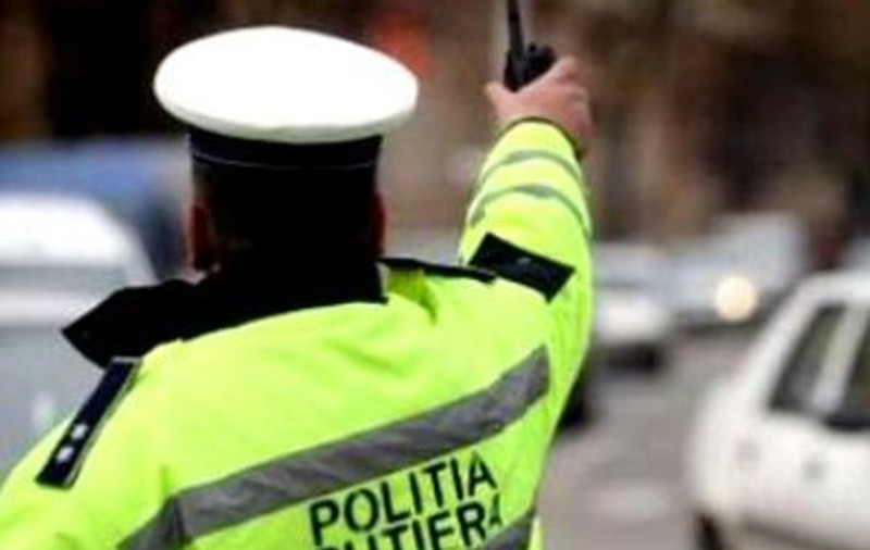 Un polițist din Maramureș, lovit în plin de o mașină. Are picioarele rupte și traumatism cranian