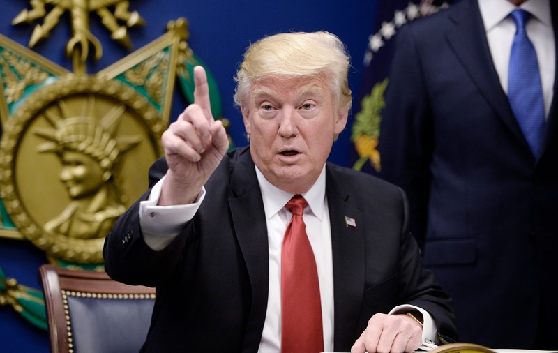 Donald Trump i-a cerut directorului concediat al FBI să oprească ancheta în cazul lui Michael Flynn