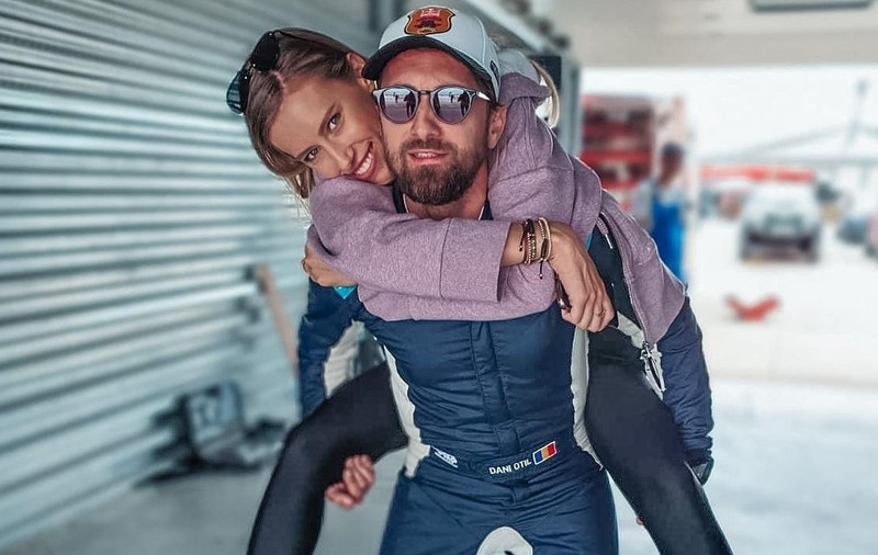 Dani Oțil și Gabriela Prisăcariu vor deveni părinți. Modul special în care prezentatorul TV a anunțat că iubita lui este însărcinată. „O să avem un copil”