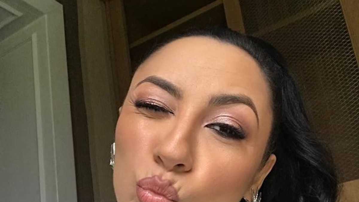 Cum s-a îmbrăcat Andra la Vocea României. Senzuală într-o rochie roșie ca focul | FOTO