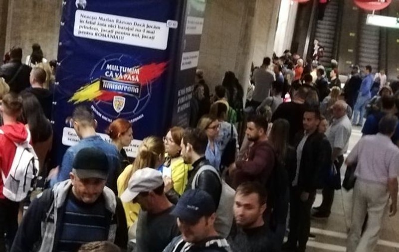 O persoană a căzut pe șine în stația de metrou Aurel Vlaicu. Circulaţia este îngreunată pe Magistrala 2