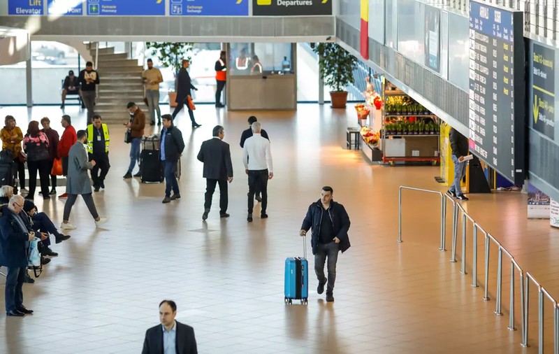 Aeroportul Otopeni a fost amendat de ANPC pentru că a rămas fără aer condiționat în plină caniculă