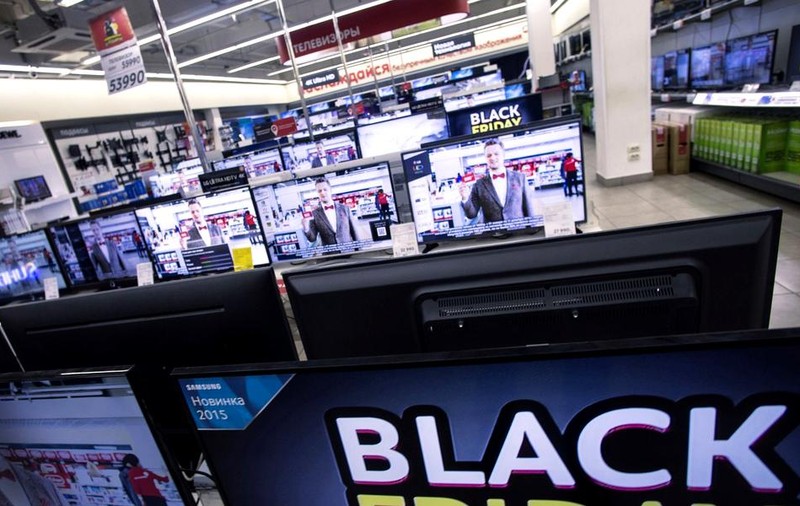 Cum poți afla cel mai bun preț de Black Friday 2018. Unii au furat startul, goana după reduceri a început!