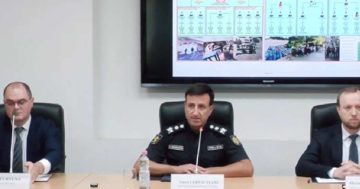 Declarații de presă oferite de șeful Inspectoratului General al Poliției, Viorel Cernăuțeanu, directorul Serviciului de Informații și Securitate (SIS), Alexandru Musteața, și procurorul șef al Procuraturii pentru Combaterea Criminalității Organizate și Cauze Speciale (PCCOCS), Victor Furtunǎ.
