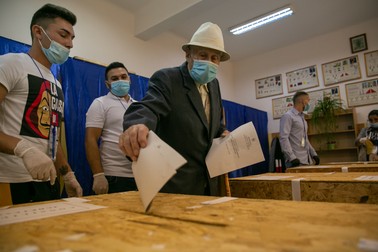 “Eu mi-am trecut viața”, spune un bătrân de 90 de ani, care nu a ratat niciun an de alegeri