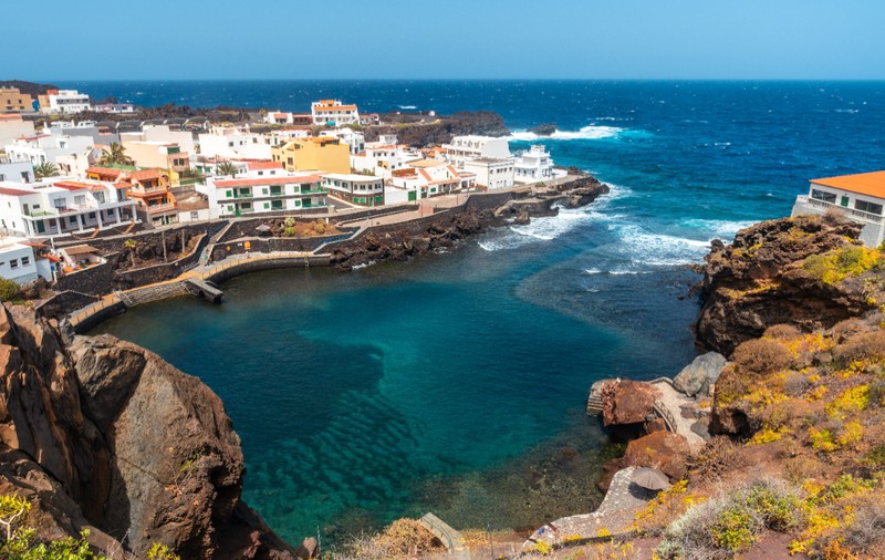 Insula secretă a Europei unde au călcat doar 4.100 de turiști într-un an, față de cei peste 6.000.000 din Tenerife. Nu are hoteluri de lux