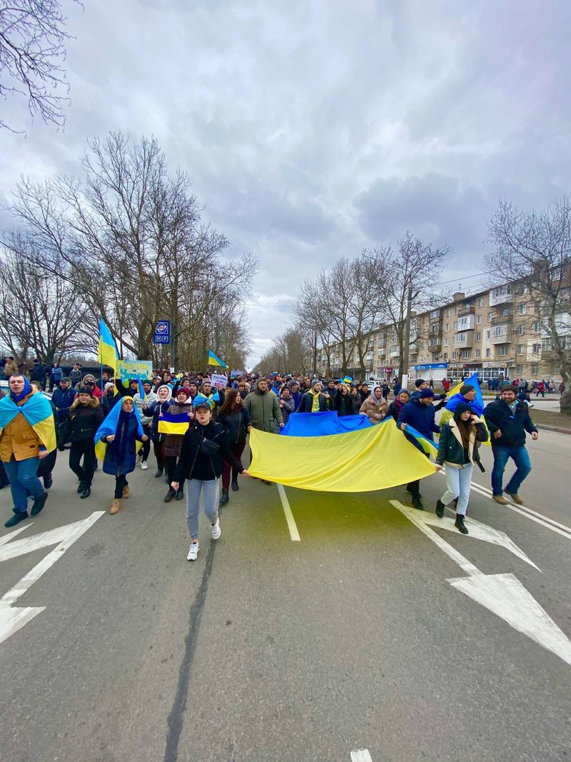 De două săptămâni, în fiecare zi, ucrainenii protestează pe străzile din Melitopol, oraș aflat sub ocupație rusă