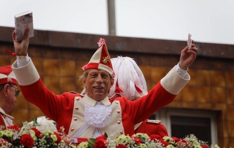 Daum, în „D-ale carnavalului”. Christoph Daum a participat din nou la renumitul „Rosenmontag”, tradiționalul carnaval din zona Rinului