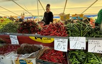 Piața Obor din București e plină cu legume pentru toamnă