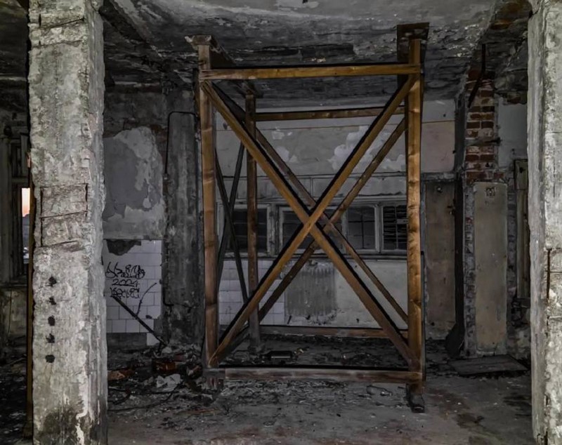 Hotelul Dunărea, o clădire-simbol din București lăsată în ruină lângă Gara de Nord, a fost scoasă din nou la vânzare