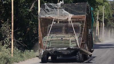Vehicul cu protecție anti-dronă FPV Ucraina