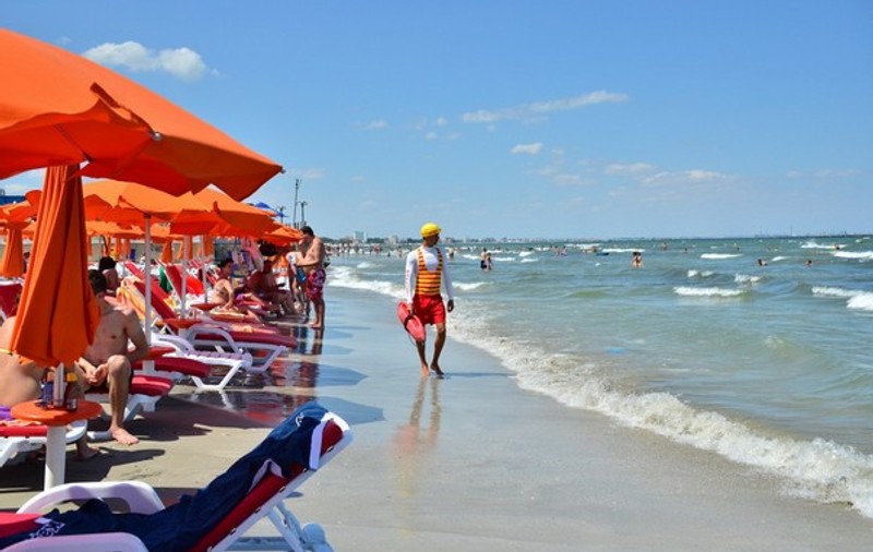 Marea agitată a făcut victime la mare! Trei copii şi trei adulţi, la un pas de înec! FOTO