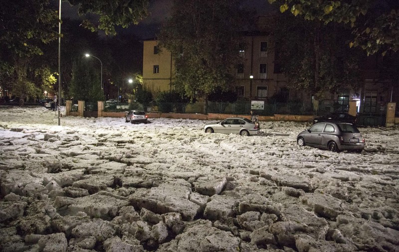 FOTO | Străzile din Roma, acoperite de gheață în urma unei furtuni violente. Imaginile fac înconjurul lumii