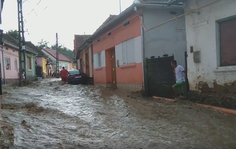 Personalul și tehnica de intervenție în județele Caraș-Severin și Timiș vor fi suplimentate în urma codului roșu de inundații