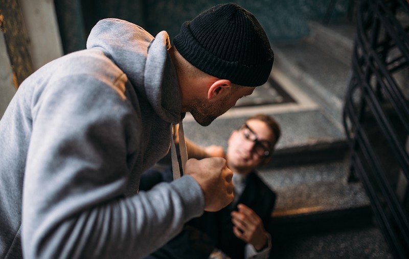 Ce a pățit un interlop din Cluj după ce l-a abuzat sexual, în plină stradă, pe partenerul fostei sale iubite. Reacția victimei la proces